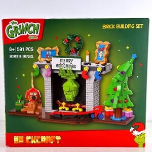 Brickcraft The Grinch in Fireplace Brick Building Set 591 Pieces Ages 8
